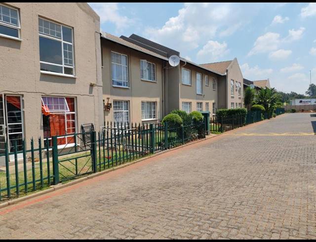 2 BEDROOM COMPLEX FOR SALE IN RAVENSWOOD